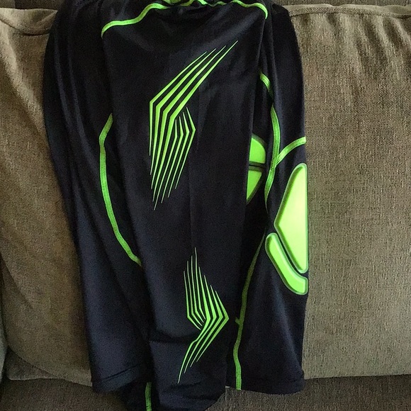 Protection compression shirt - Picture 5 of 6